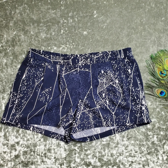 Mossimo Flowy Abstract Pattern Shorts - Picture 1 of 8